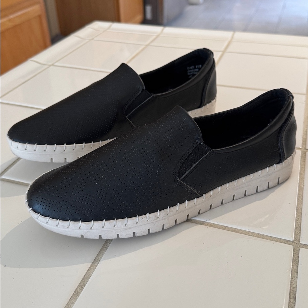 Bella Vita Aviana slip on leather Black 9.5 🐈⬛